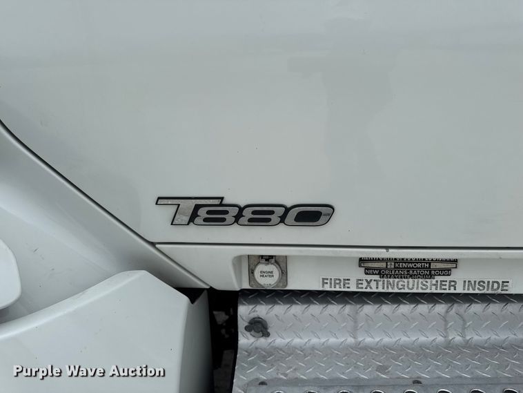 image for item EM2165 2015 Kenworth T880 semi truck