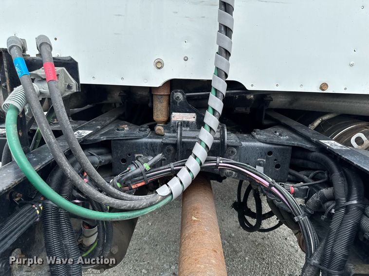 image for item EM2165 2015 Kenworth T880 semi truck