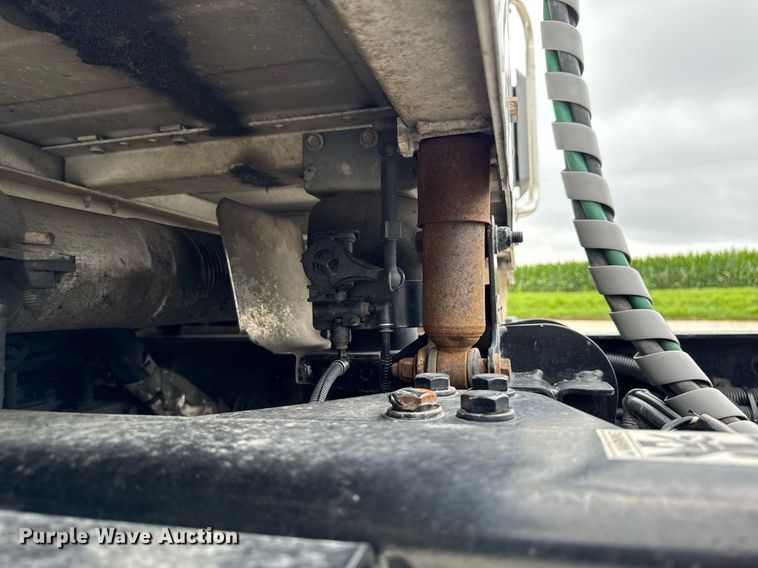 image for item EM2165 2015 Kenworth T880 semi truck