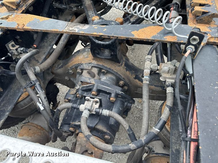 image for item EM2165 2015 Kenworth T880 semi truck