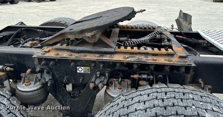 image for item EM2165 2015 Kenworth T880 semi truck