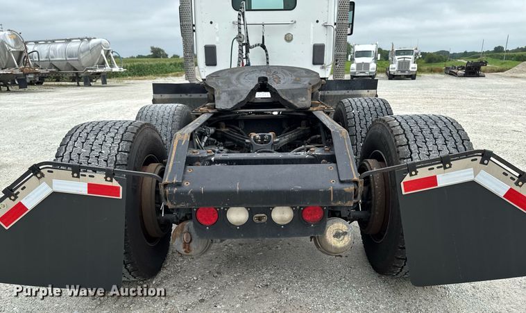 image for item EM2165 2015 Kenworth T880 semi truck