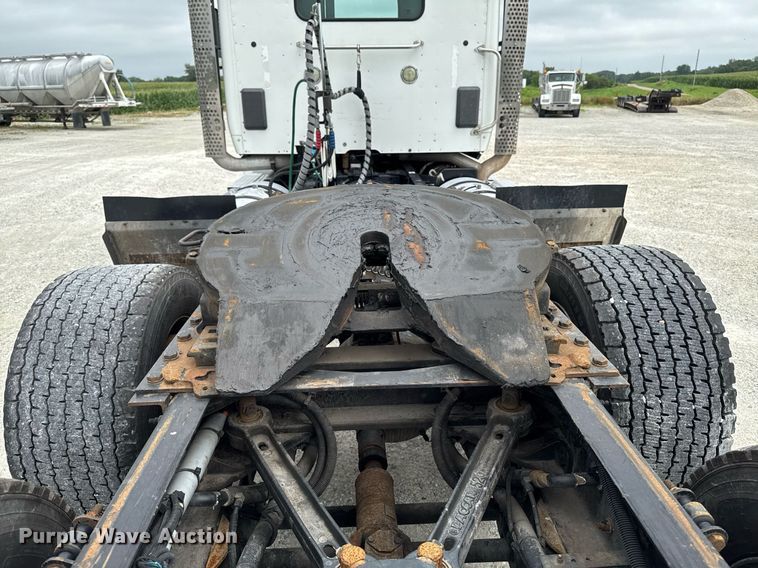 image for item EM2165 2015 Kenworth T880 semi truck