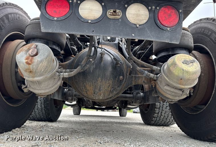 image for item EM2165 2015 Kenworth T880 semi truck