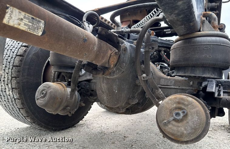 image for item EM2165 2015 Kenworth T880 semi truck