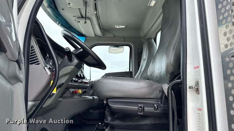 image for item EM2165 2015 Kenworth T880 semi truck