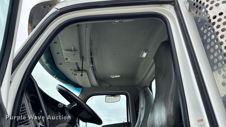 image for item EM2165 2015 Kenworth T880 semi truck