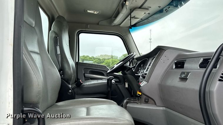 image for item EM2165 2015 Kenworth T880 semi truck