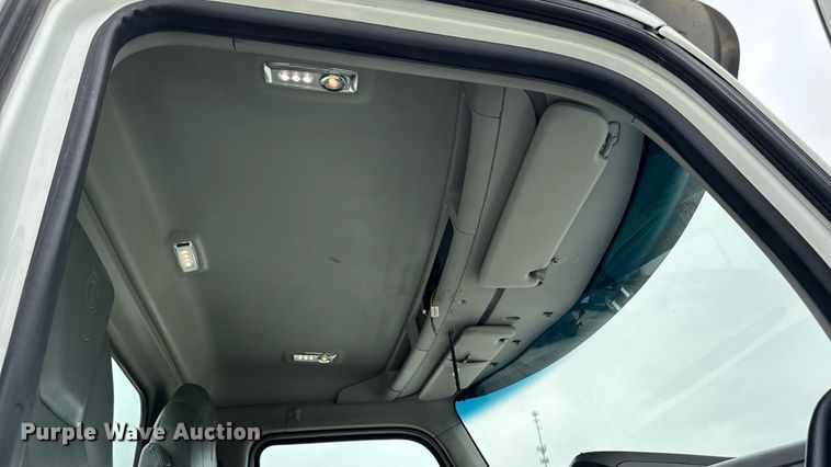 image for item EM2165 2015 Kenworth T880 semi truck