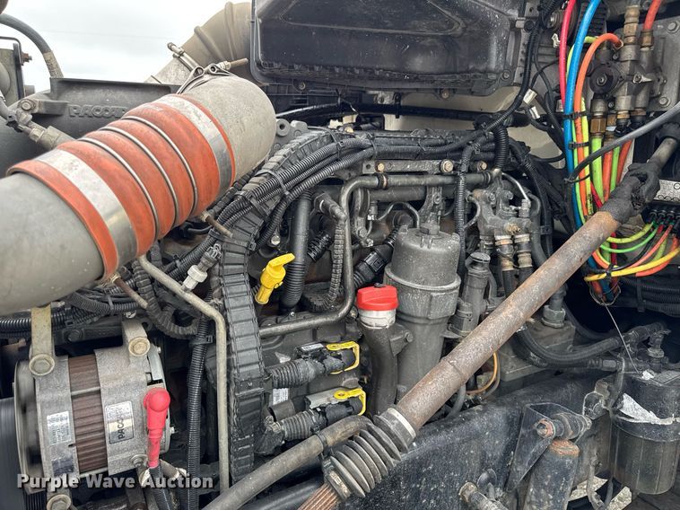 image for item EM2165 2015 Kenworth T880 semi truck