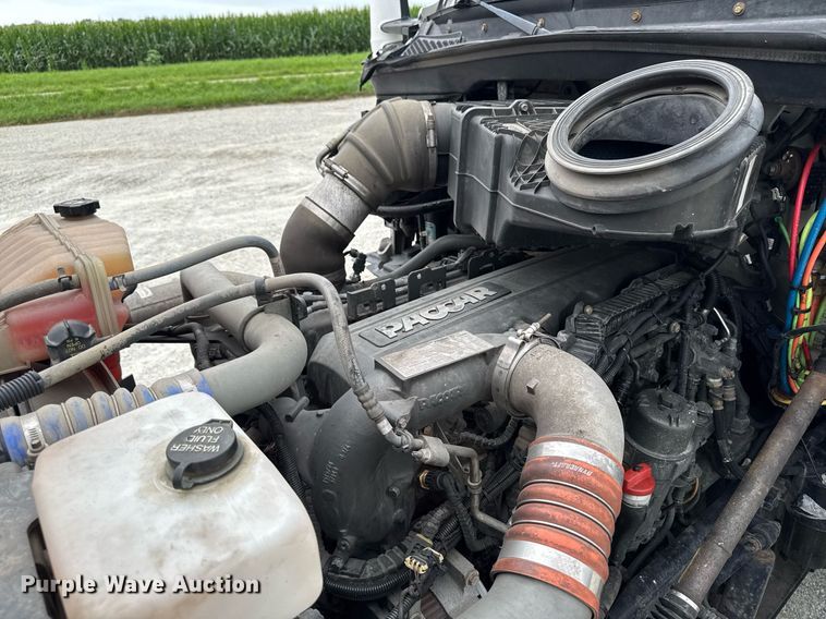 image for item EM2165 2015 Kenworth T880 semi truck