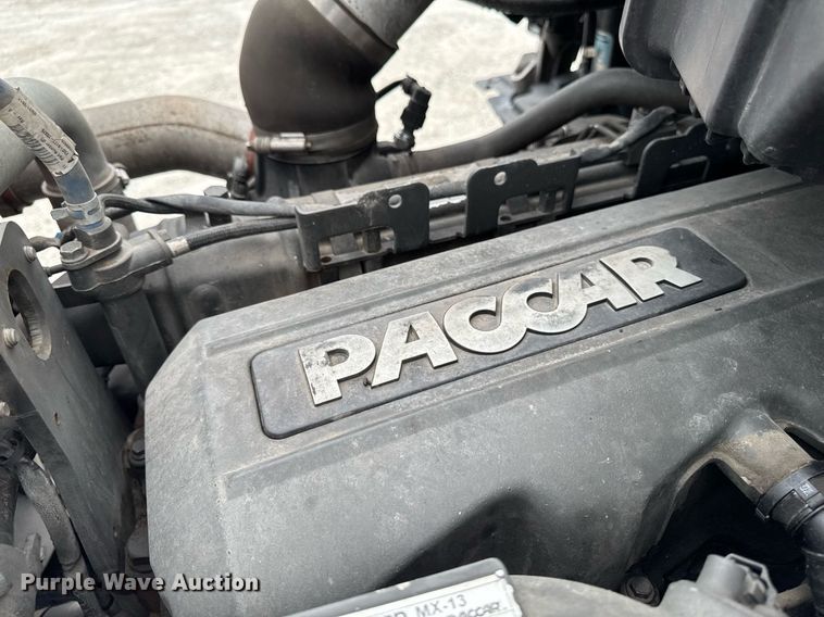 image for item EM2165 2015 Kenworth T880 semi truck