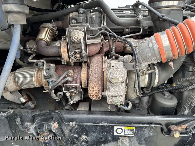 image for item EM2165 2015 Kenworth T880 semi truck