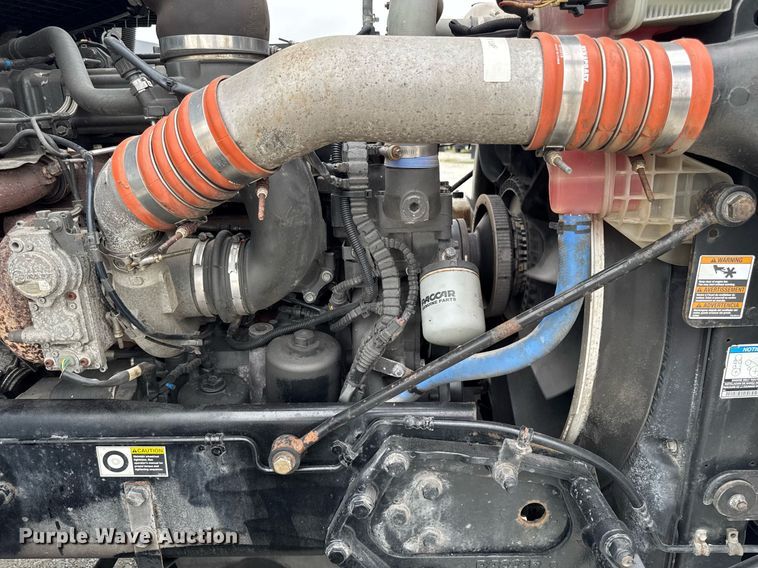 image for item EM2165 2015 Kenworth T880 semi truck