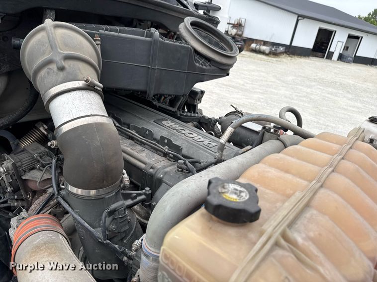 image for item EM2165 2015 Kenworth T880 semi truck