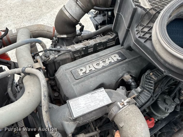 image for item EM2165 2015 Kenworth T880 semi truck