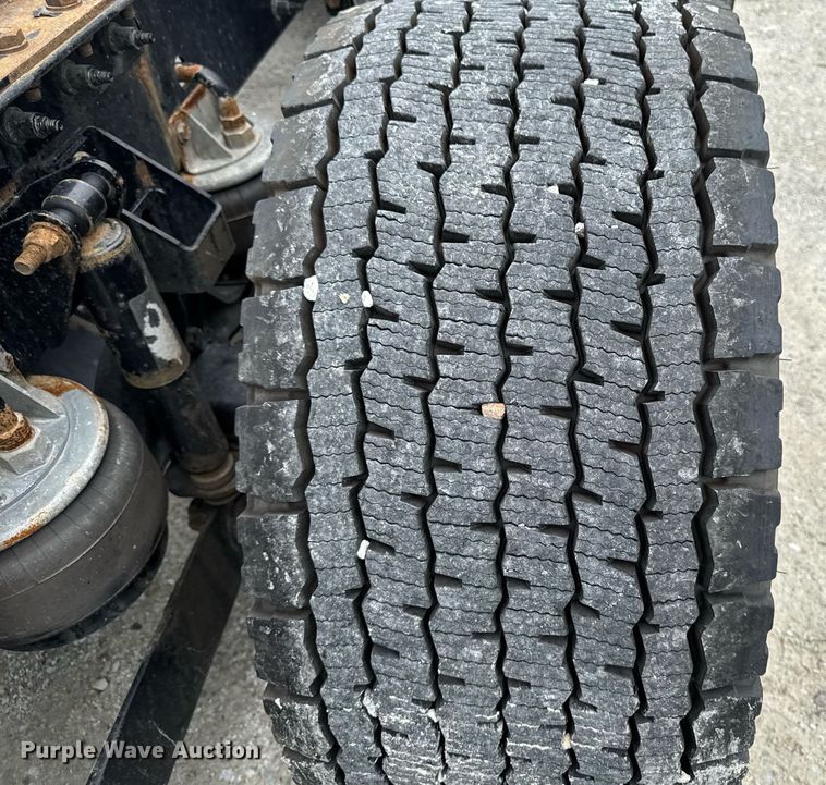 image for item EM2165 2015 Kenworth T880 semi truck