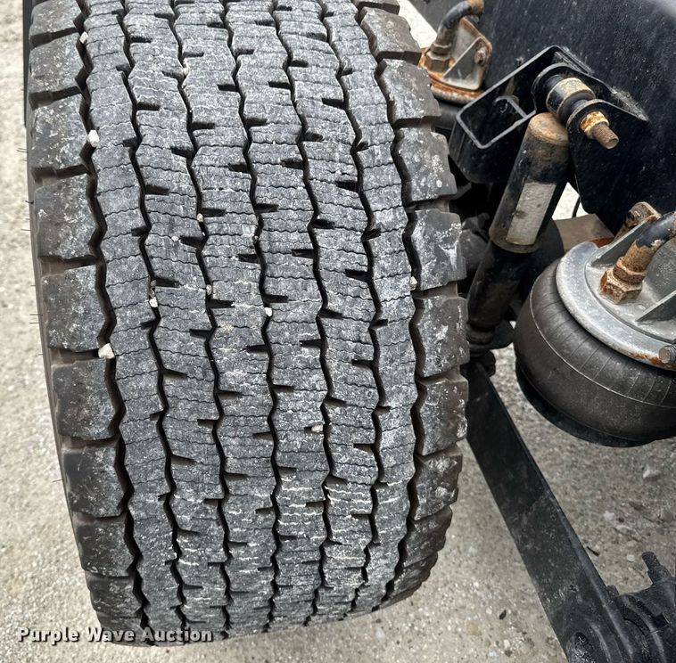 image for item EM2165 2015 Kenworth T880 semi truck