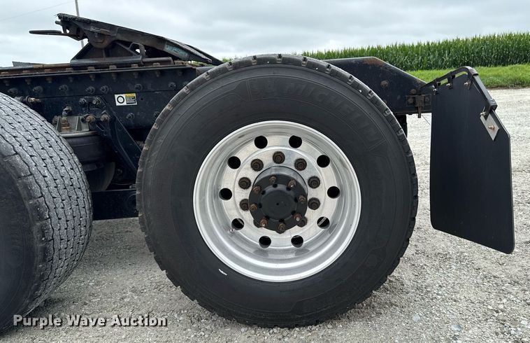 image for item EM2165 2015 Kenworth T880 semi truck