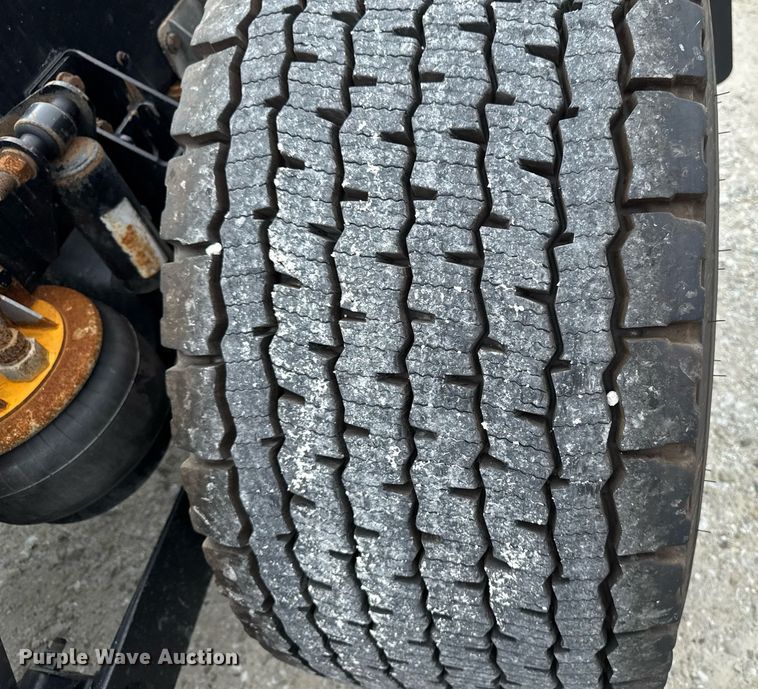 image for item EM2165 2015 Kenworth T880 semi truck