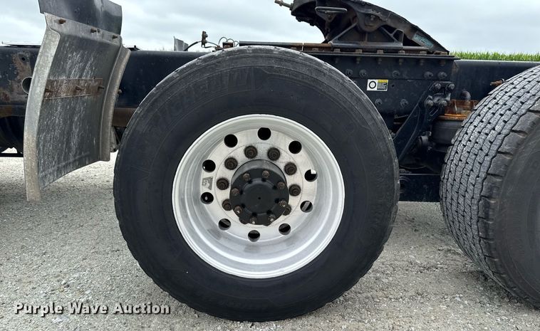 image for item EM2165 2015 Kenworth T880 semi truck