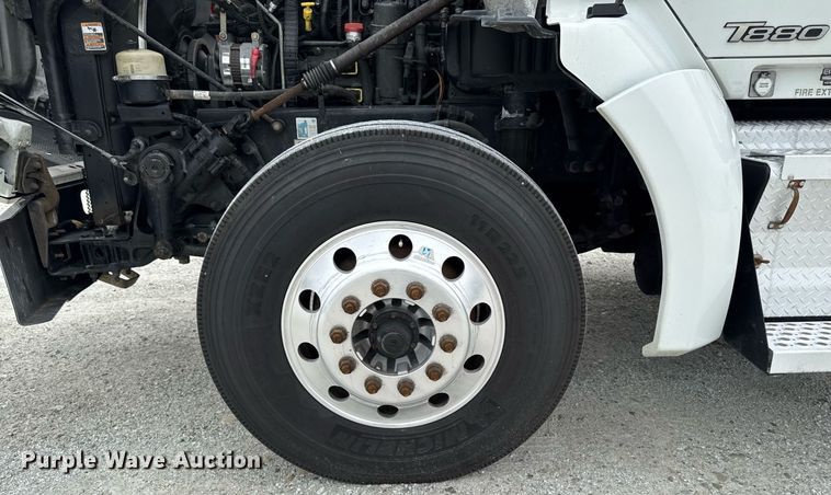 image for item EM2165 2015 Kenworth T880 semi truck