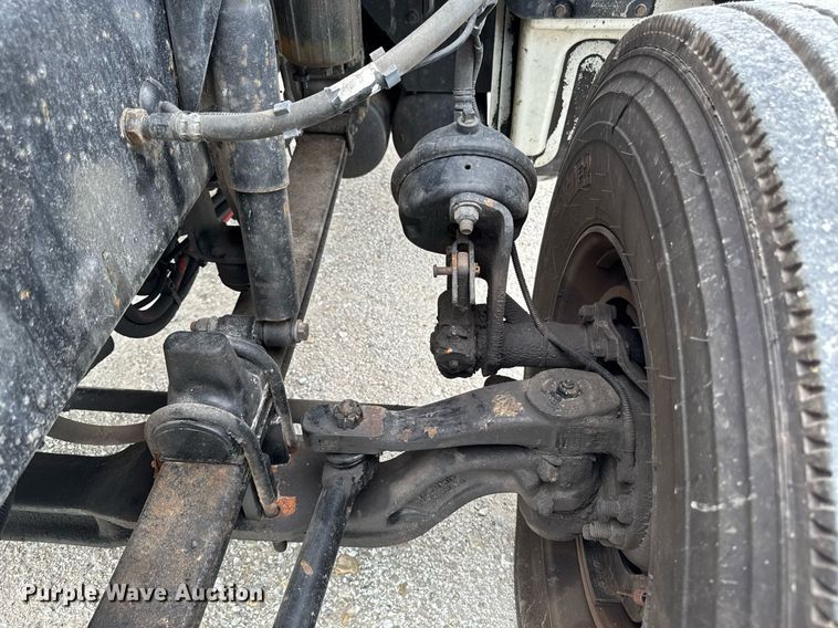 image for item EM2165 2015 Kenworth T880 semi truck