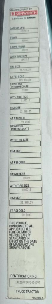 image for item EM2165 2015 Kenworth T880 semi truck