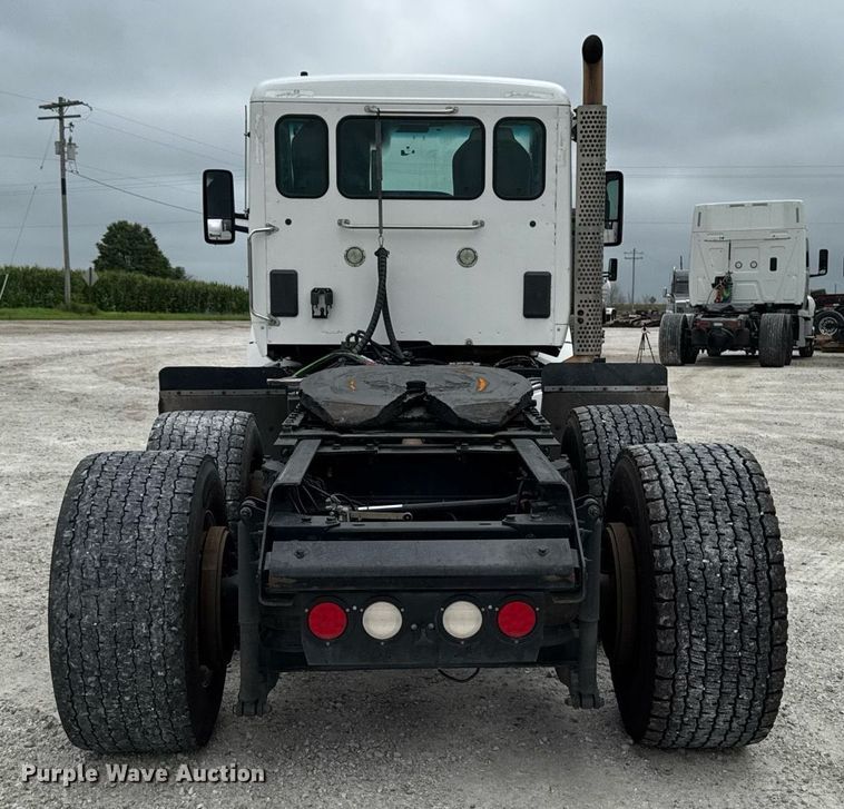 image for item EM2167 2017 Kenworth T880 semi truck