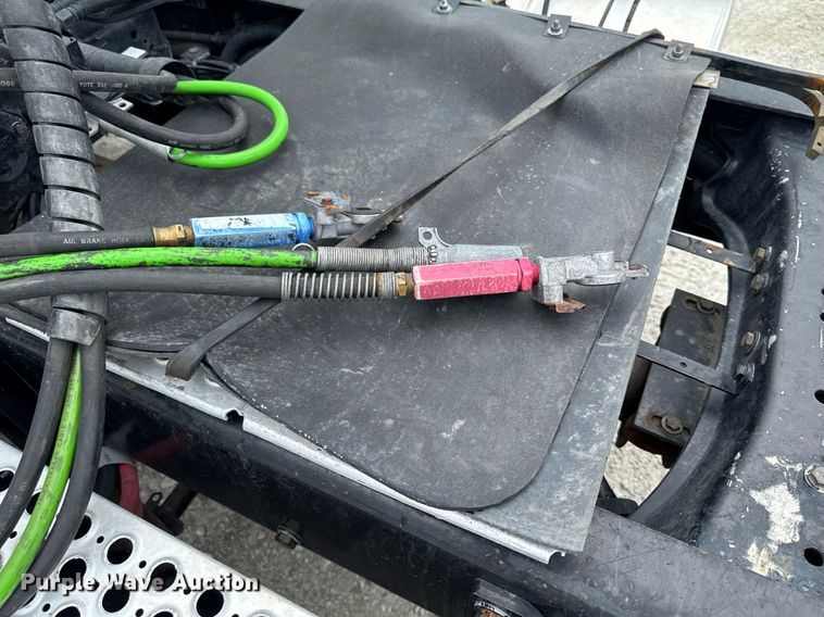 image for item EM2167 2017 Kenworth T880 semi truck