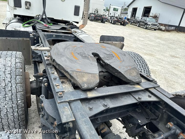 image for item EM2167 2017 Kenworth T880 semi truck