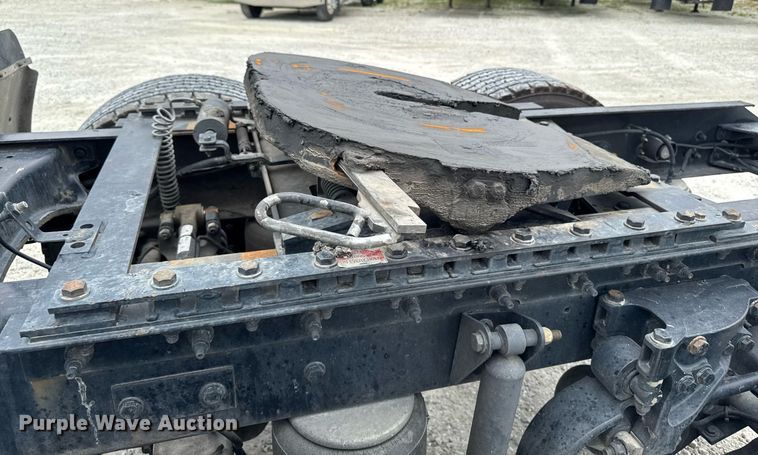 image for item EM2167 2017 Kenworth T880 semi truck