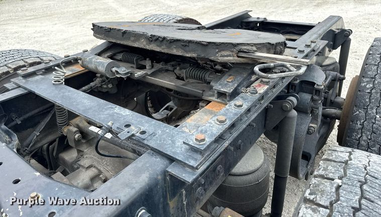 image for item EM2167 2017 Kenworth T880 semi truck