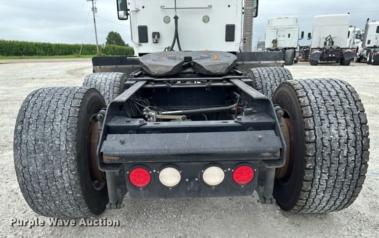 image for item EM2167 2017 Kenworth T880 semi truck