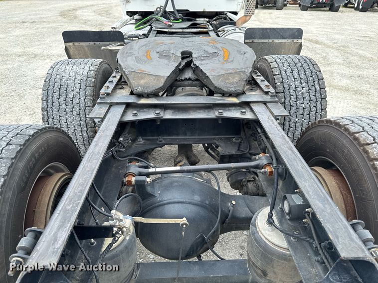 image for item EM2167 2017 Kenworth T880 semi truck