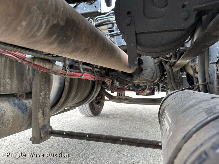 image for item EM2167 2017 Kenworth T880 semi truck