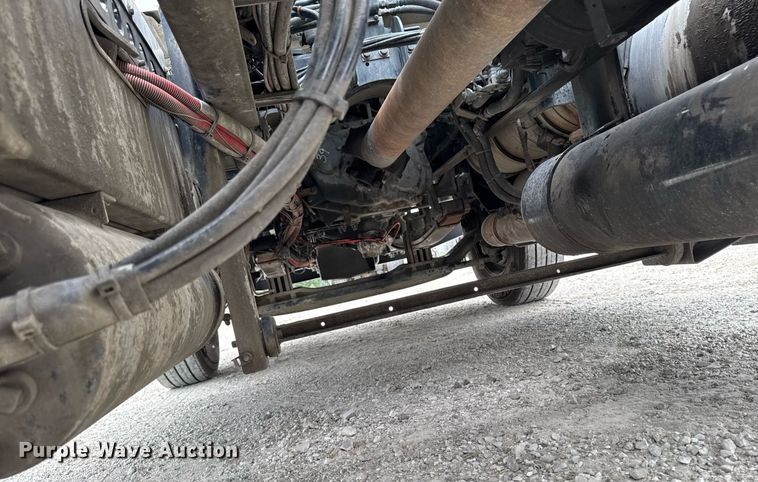 image for item EM2167 2017 Kenworth T880 semi truck