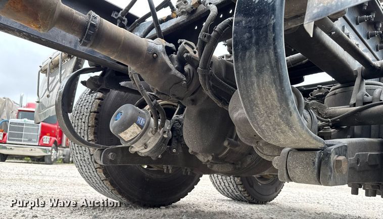 image for item EM2167 2017 Kenworth T880 semi truck