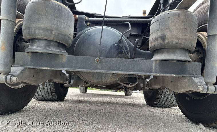 image for item EM2167 2017 Kenworth T880 semi truck