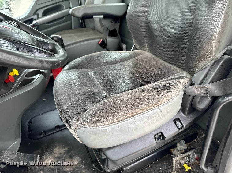 image for item EM2167 2017 Kenworth T880 semi truck