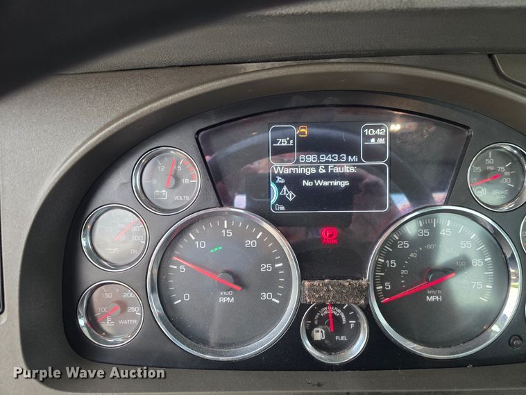 image for item EM2167 2017 Kenworth T880 semi truck