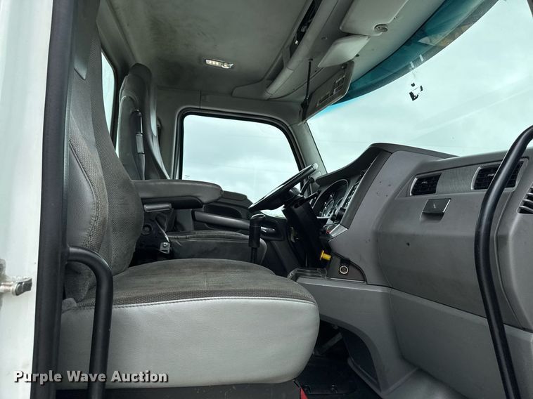 image for item EM2167 2017 Kenworth T880 semi truck