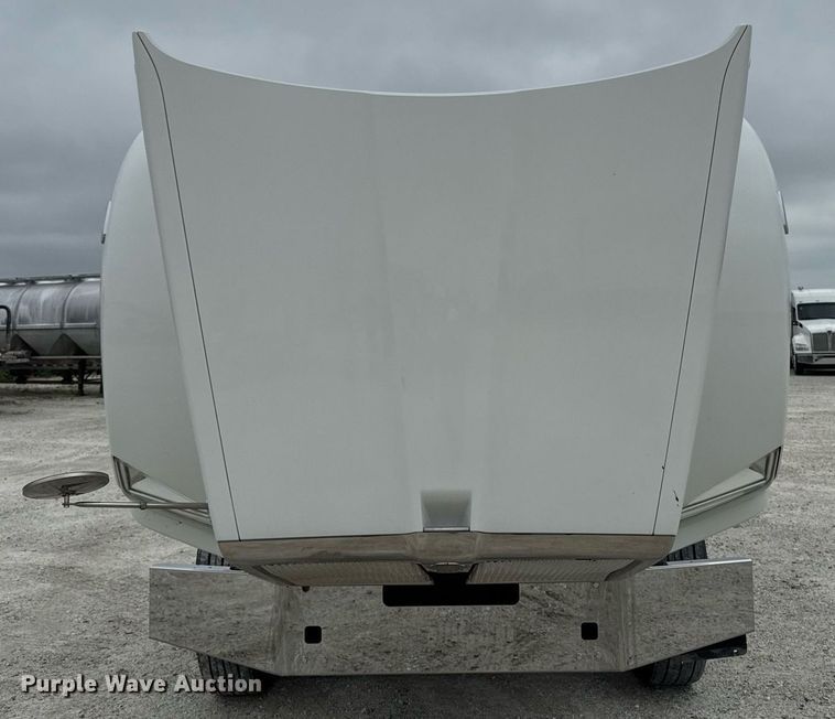 image for item EM2167 2017 Kenworth T880 semi truck