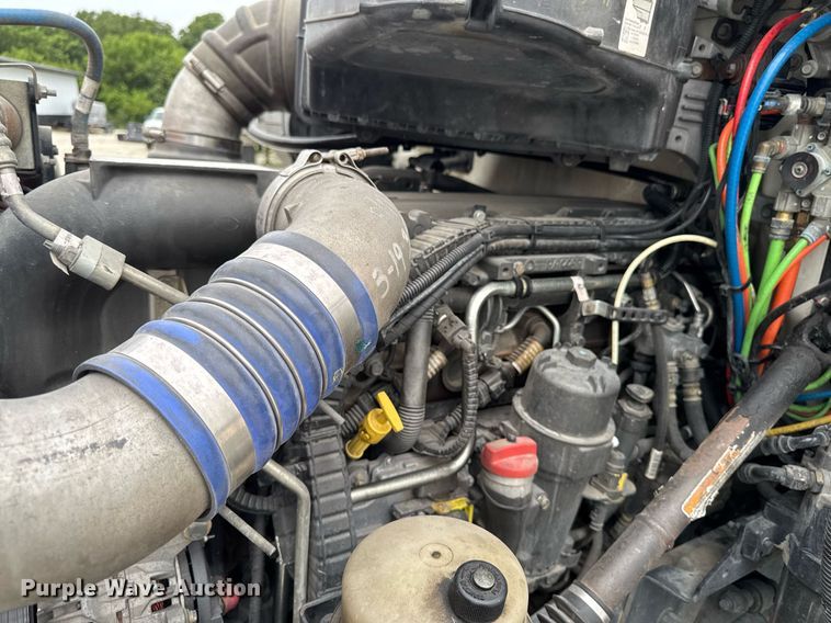 image for item EM2167 2017 Kenworth T880 semi truck