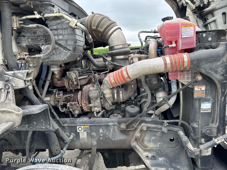 image for item EM2167 2017 Kenworth T880 semi truck