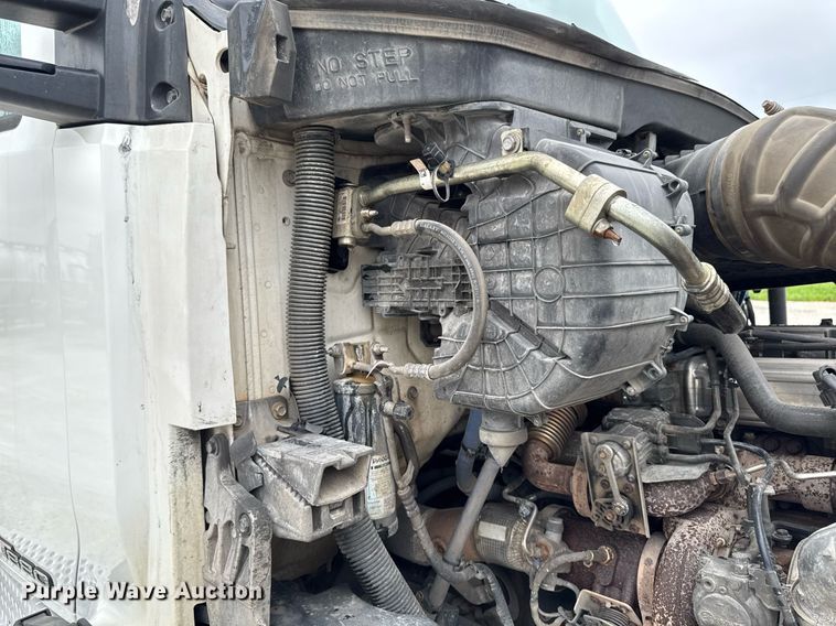 image for item EM2167 2017 Kenworth T880 semi truck