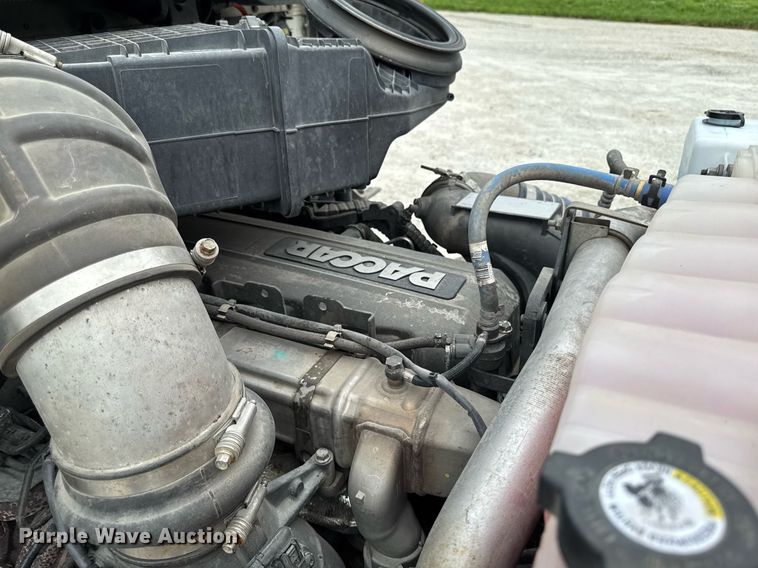 image for item EM2167 2017 Kenworth T880 semi truck