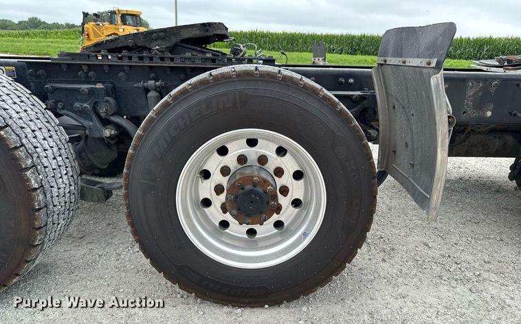 image for item EM2167 2017 Kenworth T880 semi truck