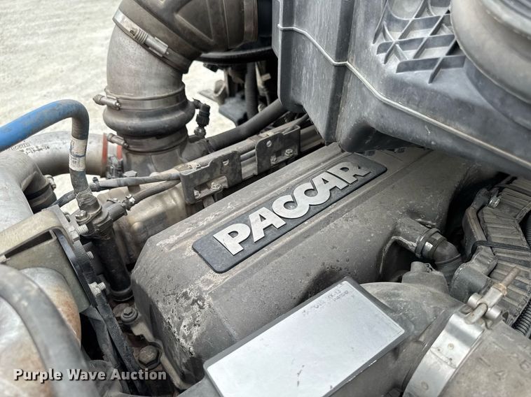 image for item EM2167 2017 Kenworth T880 semi truck