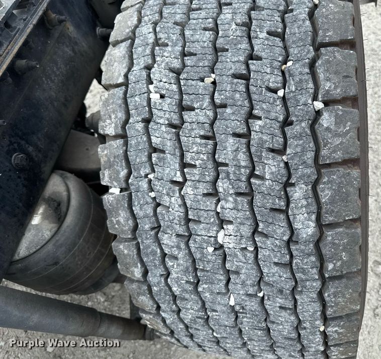 image for item EM2167 2017 Kenworth T880 semi truck